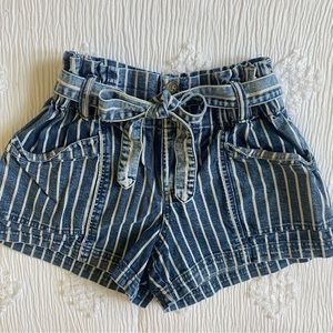 Paper Bag High Rise Jean Shorts (Size 4) - Maurice’s - Cute & Comfy!